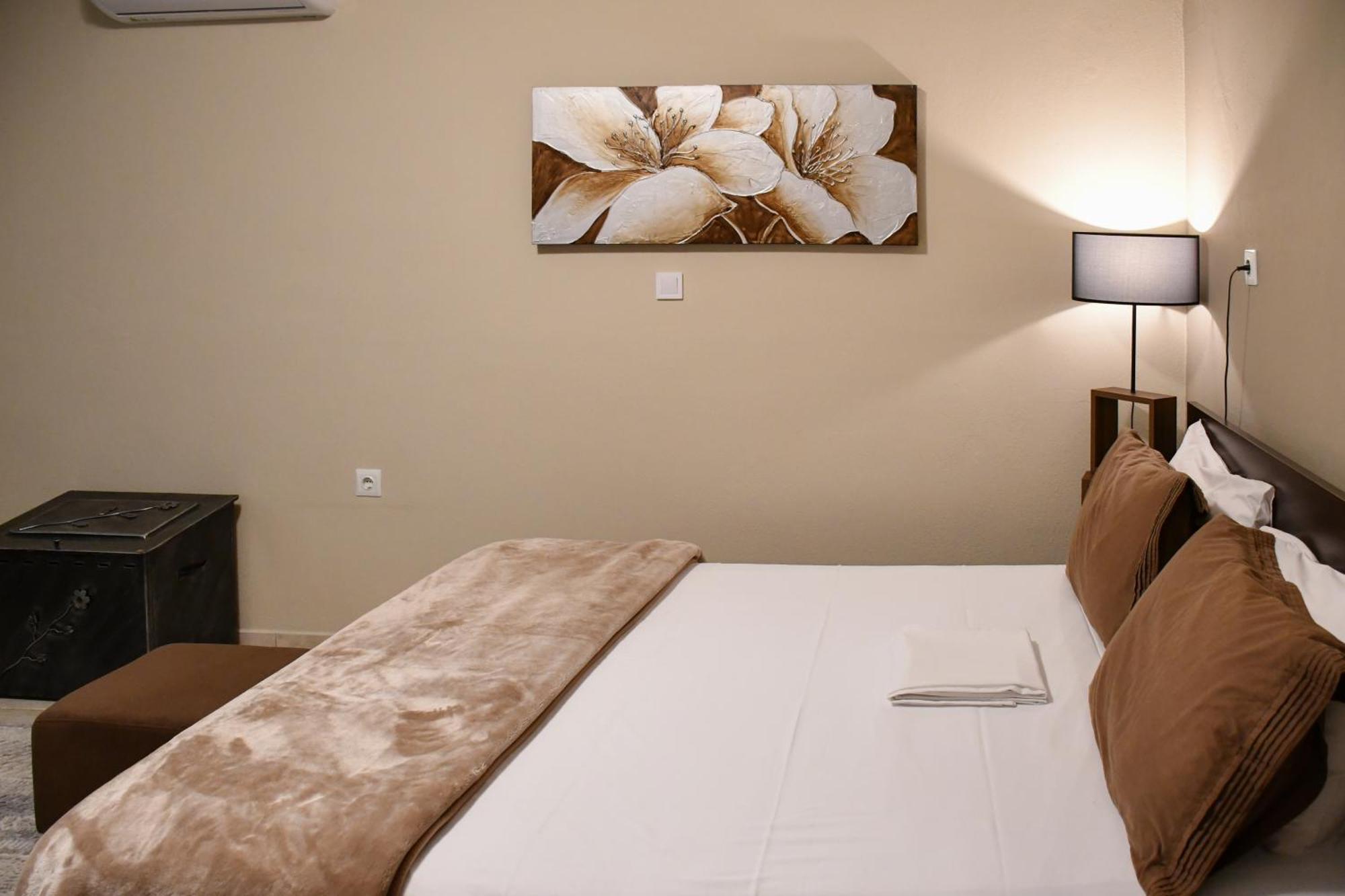 Toula Rooms Ángistron Eksteriør bilde