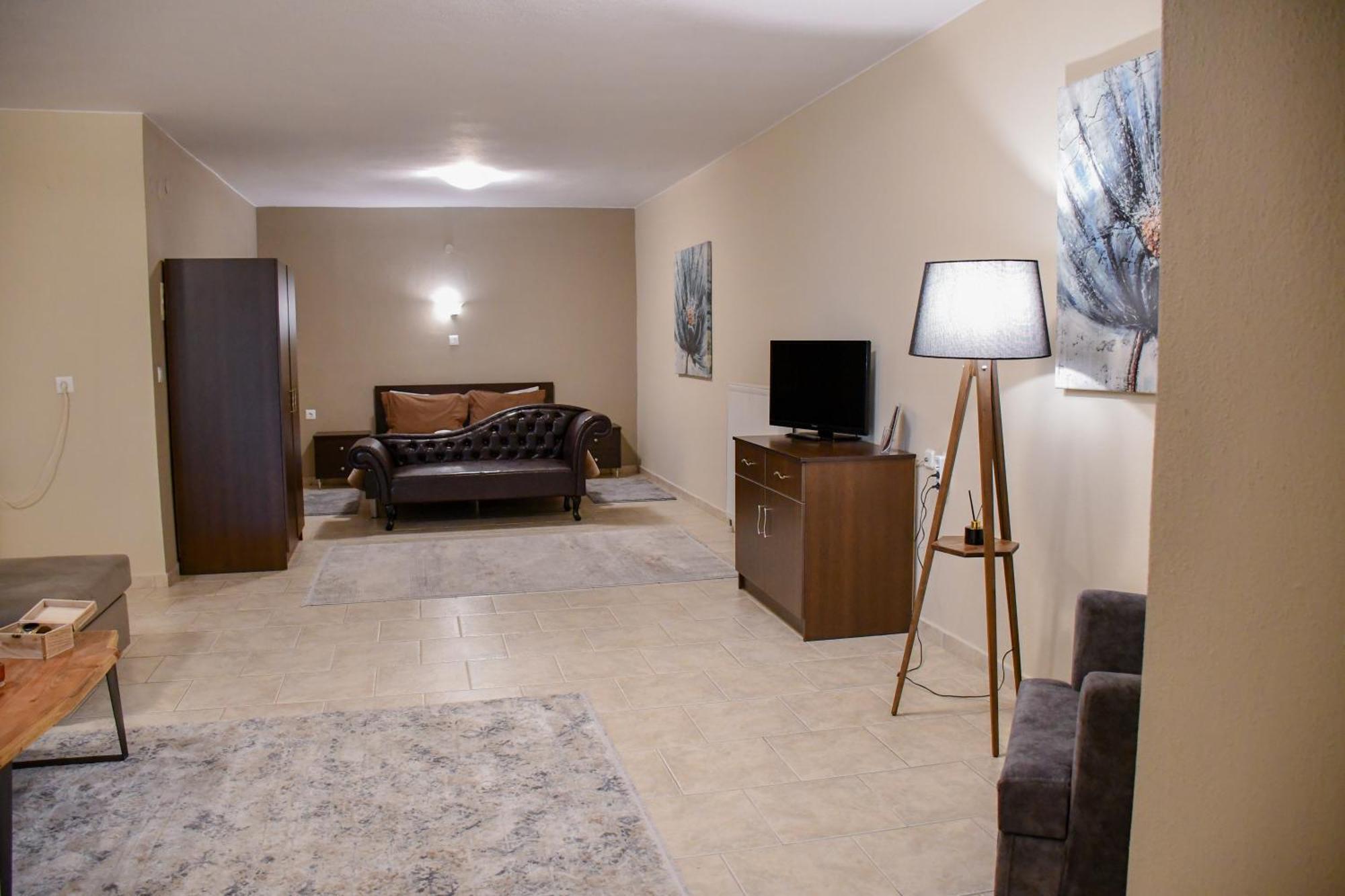 Toula Rooms Ángistron Eksteriør bilde