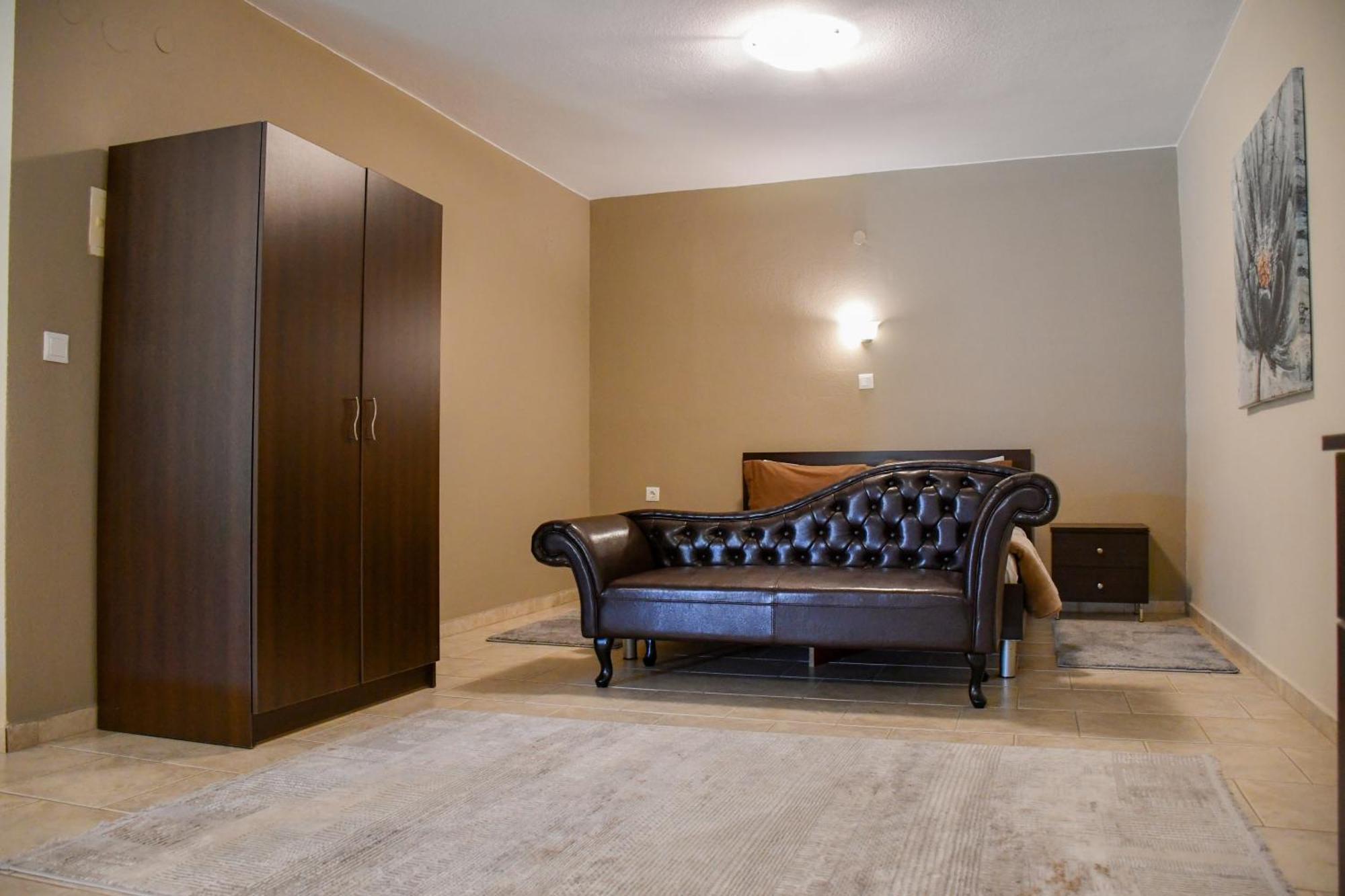 Toula Rooms Ángistron Eksteriør bilde